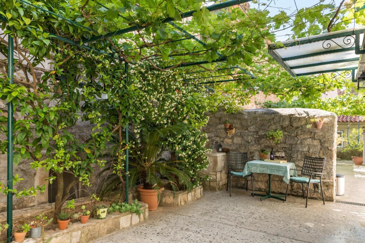 Luxury Apartment Silvana With Beautiful Garden Split Exterior photo