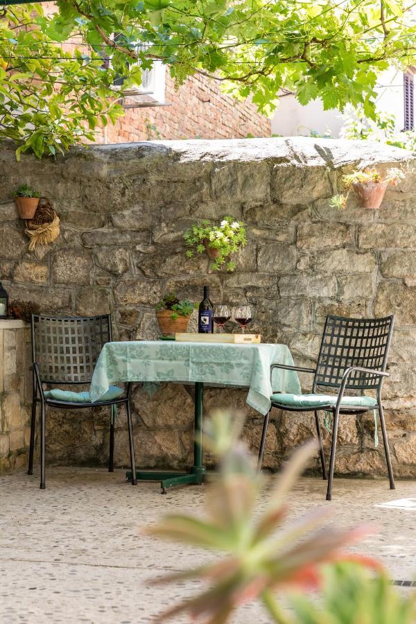 Luxury Apartment Silvana With Beautiful Garden Split Exterior photo