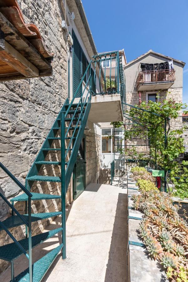 Luxury Apartment Silvana With Beautiful Garden Split Exterior photo